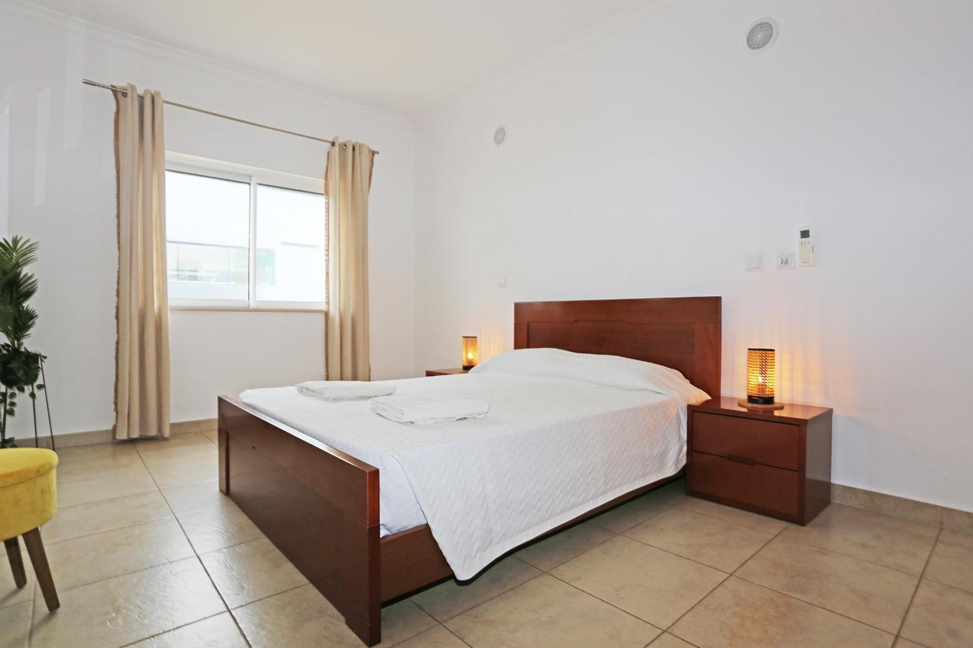 A04 - Large Modern 1 Bed Apartment With Pool Лагос Екстериор снимка